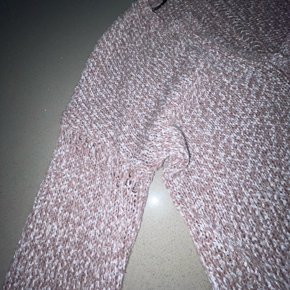 Volcom sweater. Its a little oversized size small - Picture 6 of 7